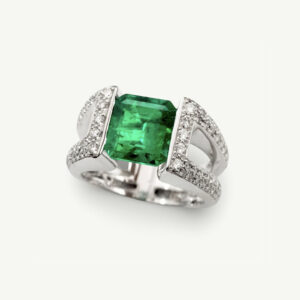 Green emerald ring