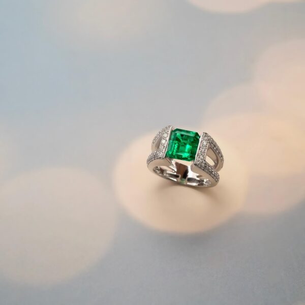 Emerald Open-Side Ring