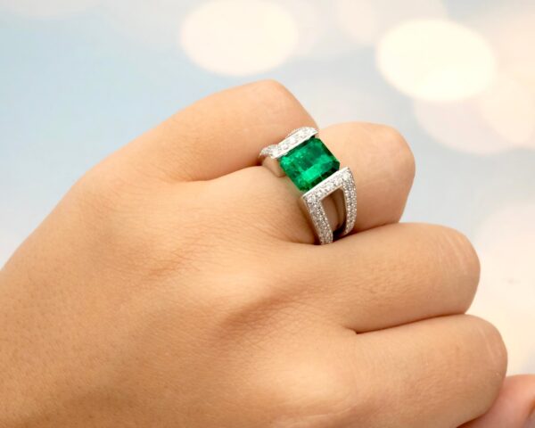 Emerald Open-Side Ring