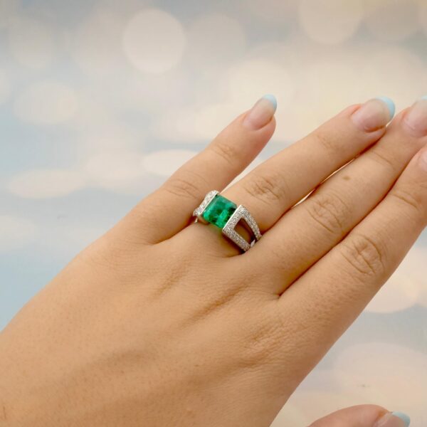 Emerald Open-Side Ring