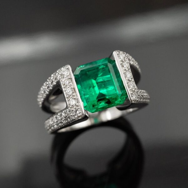 Emerald Open-Side Ring