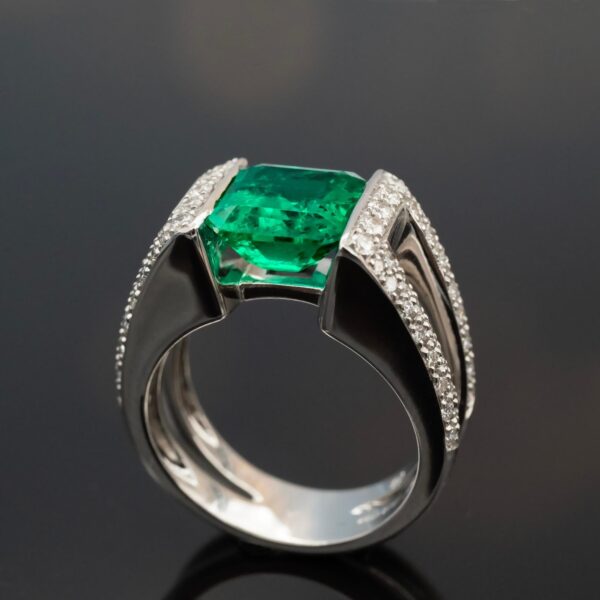 Emerald Open-Side Ring