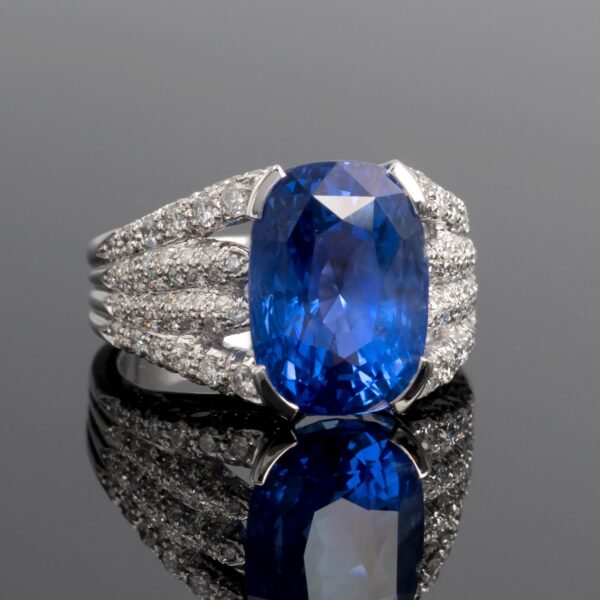 10,37 ct Sapphire Pavé Ring