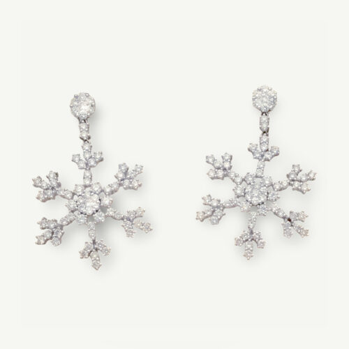Cover_Snowflake_Diamond Long 18K white gold diamond snowflake earrings with open star-shaped motifs and elongated silhouette.