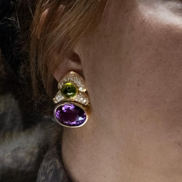 Amethyst, peridot, and diamond earrings in 18K yellow gold with oval-cut amethysts, cabochon peridots, and pavé-set diamonds in refined Italian design by Claris-A.