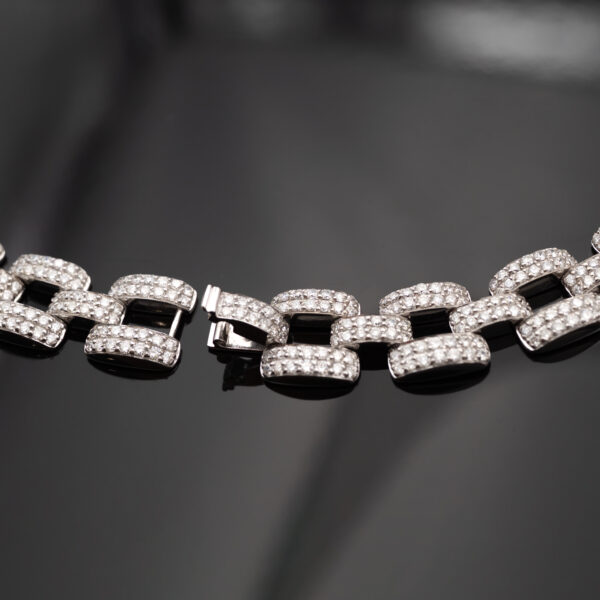Diamond Link Necklace in 18K White Gold Articulated 18K white gold necklace composed of rectangular diamond-set links with open centres and a structured, graphic design.