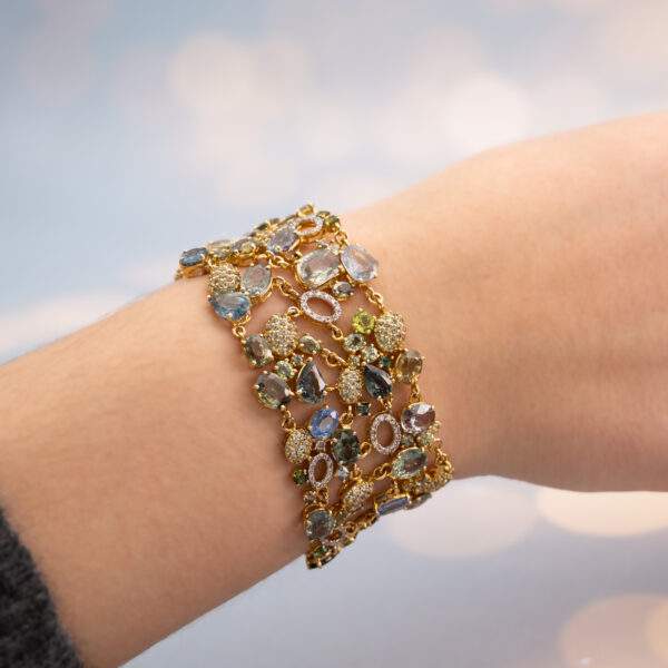 7589 Wide openwork yellow gold bracelet set with sapphires, tourmalines and pavé diamonds in a flexible lattice design