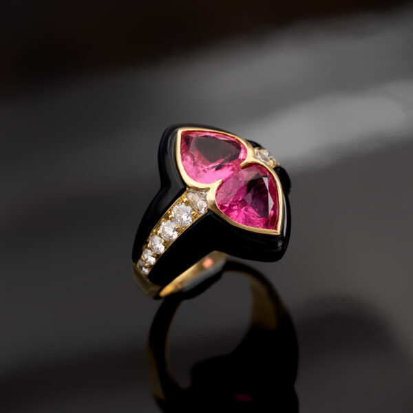 18K yellow gold ring with carved black onyx, two pear-shaped pink tourmalines and diamond-set shank
