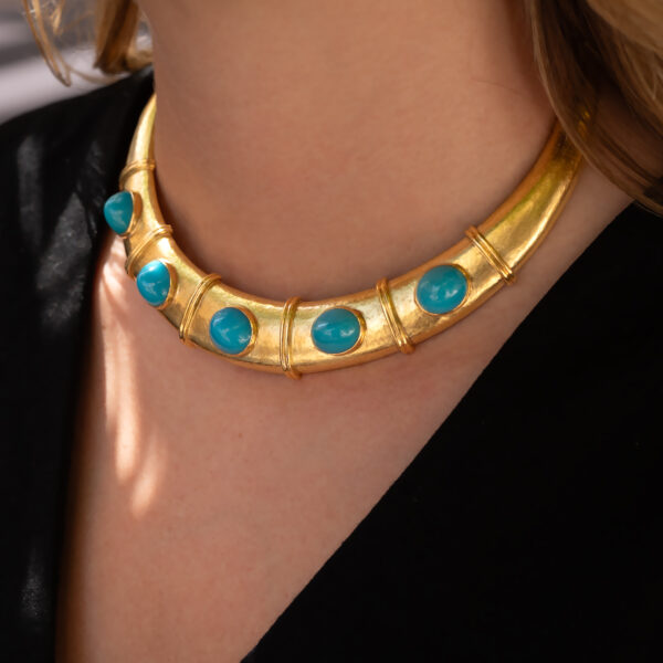 Persian Blue Turquoise Collar Necklace in 18K Yellow Gold Hand-hammered 18K yellow gold collar necklace set with natural Persian-blue turquoise cabochons and concealed closure.