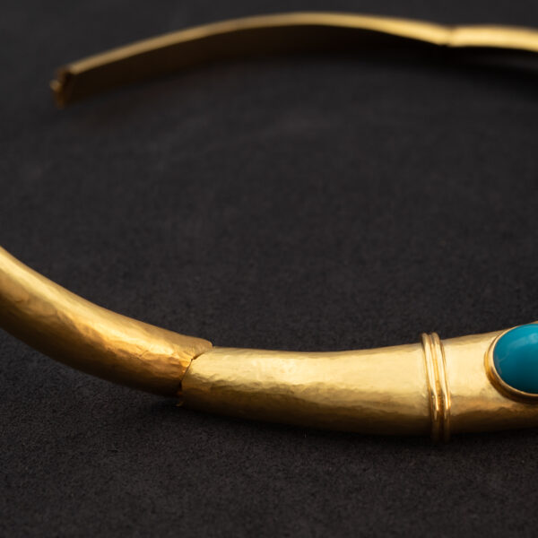 Persian Blue Turquoise Collar Necklace in 18K Yellow Gold Hand-hammered 18K yellow gold collar necklace set with natural Persian-blue turquoise cabochons and concealed closure.